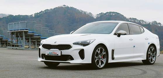 KIA STINGER