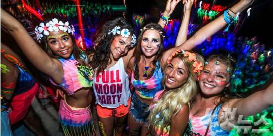 링켄리브가 세계 3대 축제 중 하나로 꼽히는 태국 '풀문파티'로 떠나는 연말 카운트다운 여행을 준비했다. (사진= 링켄리브 제공)