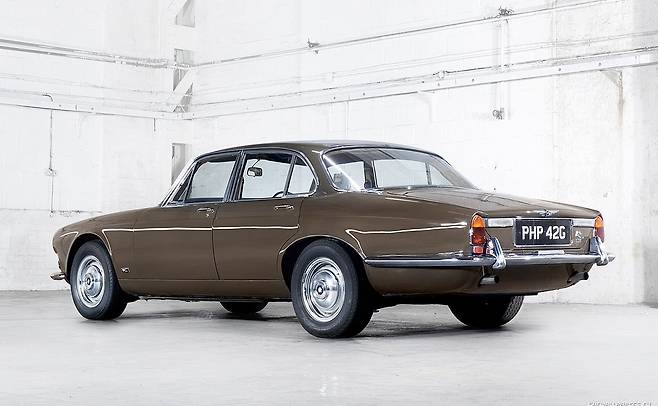 XJ6 시리즈 1 (이미지: 재규어)