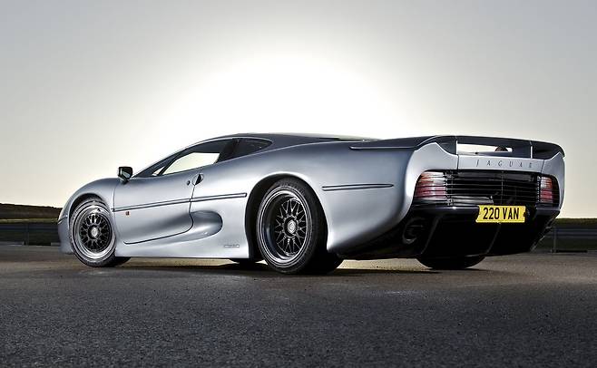 XJ220 (이미지: 재규어)