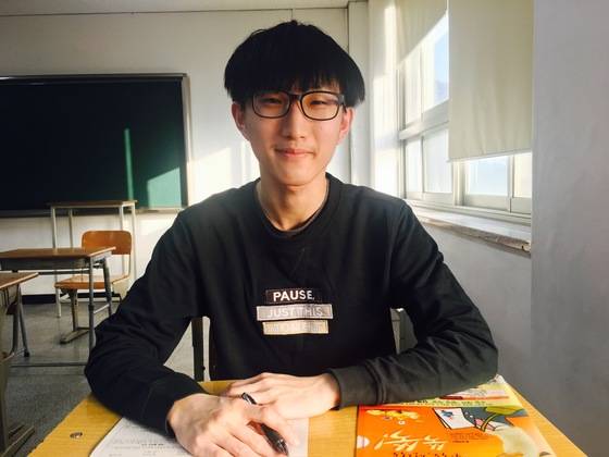 2018학년도 수능에서 만점을 받은 대구 북구 운암고등학교 강현규(18)군. 백경서 기자