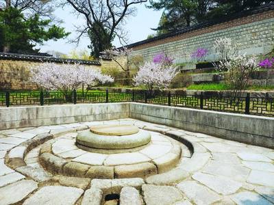 경복궁 함원전 뒤편 우물터. 홍 교수가 가장 좋아하는 궁궐 공간 중 하나로 꼽은 곳이다. 사진 눌와 제공.
