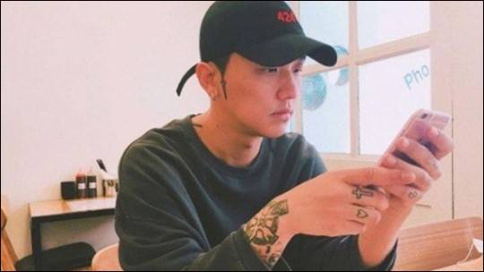 래퍼 겸 작곡가 쿠시(33·본명 김병훈)가 마약을 구매해 흡입하려다 경찰에 붙잡혔다.ⓒ쿠시 SNS