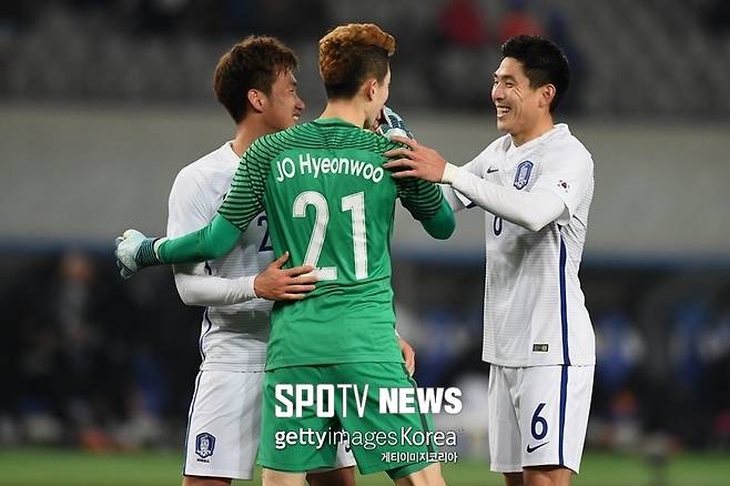 ▲ 한일전에서 안정적으로 골문을 지킨 골키퍼 조현우(가운데).