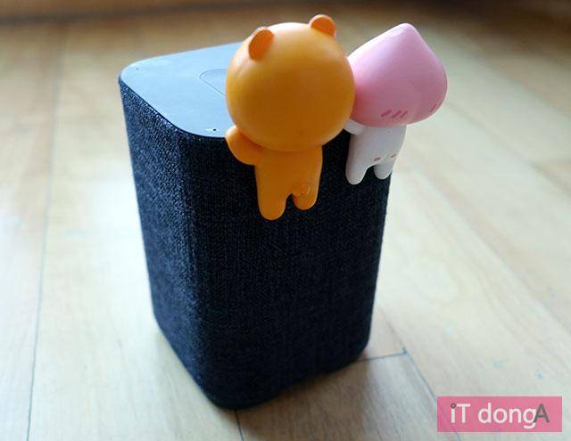 스피커에 매달려 있는 프렌즈 캐릭터