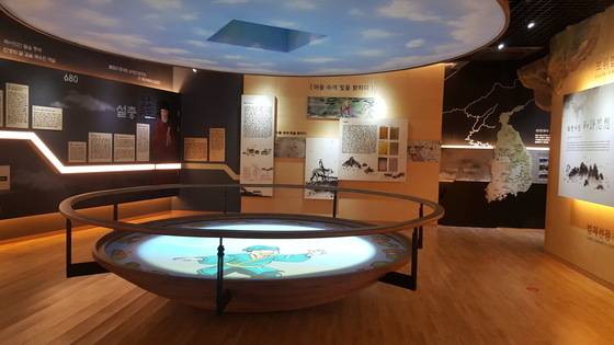 지난 4월 경기도 평택시 포승읍 수도사에 들어선 깨달음체험관 안의 전시실의 모습. 최모란 기자