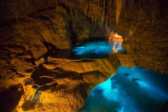 오키나와 월드의 고쿠센도 동굴은 30만 년의 세월이 만들어낸 자연의 걸작품으로 천연기념물로 지정되었다. (사진=자유투어 제공)