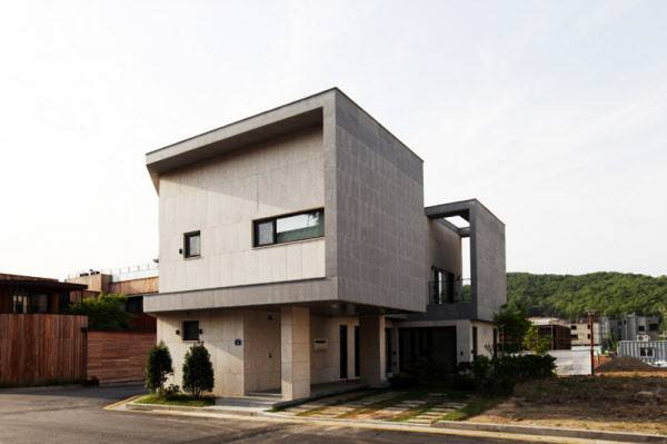 화강석(사비석, 고흥석)이 사용된 판교의 주택. /제이아키브 제공