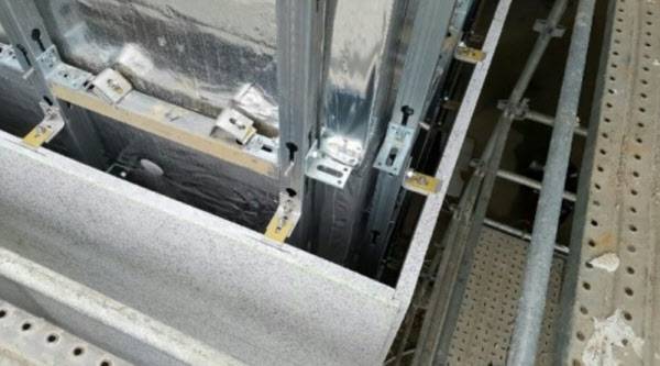 철물로 인한 열교(내부의 열이 철물을 통해 외부로 빠져 나가는 현상)의 방지를 위해 단열재를 손상시키지 않고 석재를 설치하기 위한 철물의 디테일. /제이아키브 제공