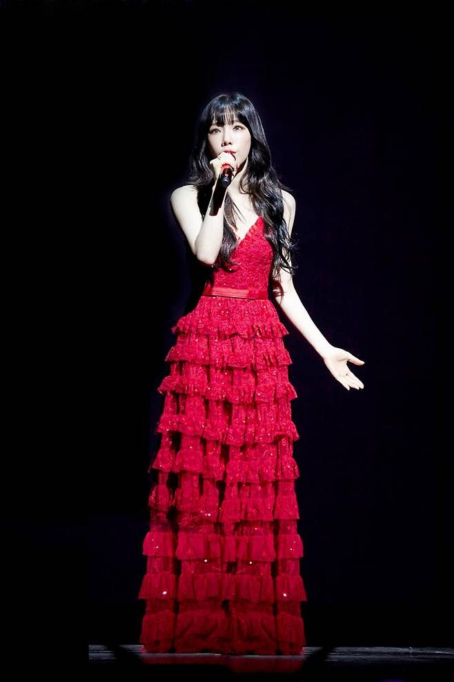 태연이 크리스마스 스페셜 공연을 개최했다. SM엔터테인먼트