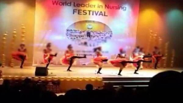 지난해 연말에 열린 대구가톨릭대 간호처 내부 행사의 공연 모습. 간호사들은 매년 연말마다 반강제로 장기자랑이 포함된 행사를 치러야 했고, 주로 1~4년 근무한 저연차 간호사들이 행사에 투입됐다고 주장했다.