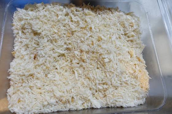 튀김 겉에 붙이는 거친 빵가루.