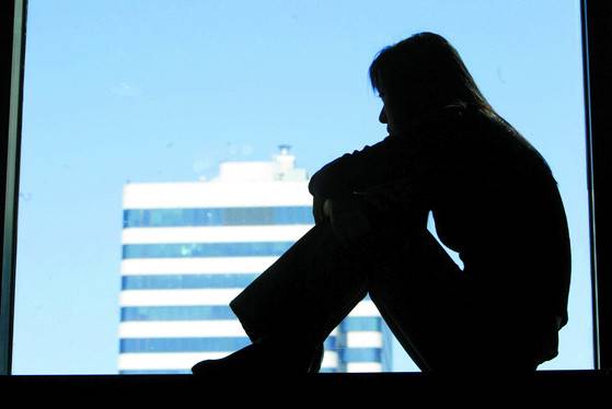 이혼 부부들은 이혼 후 무기력감, 자신에 대한 분노, 자책, 상실감 때문에 힘들다고 말한다. [중앙포토]