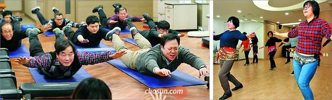 지난 12월 28일 서울 송파구 보건소에서 열린 다이어트 프로그램 참가자들이 스트레칭을 하고 있다(왼쪽). 연말·연초‘살과의 전쟁’을 선언한 사람들이다. 오른쪽 사진은 같은 날 송파구 대사증후군 전문관리센터에서 40~50대 주부들이 건강을 위해 음악에 맞춰 벨리댄스를 추고 있는 모습. /박상훈·이진한 기자