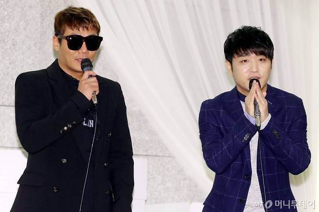 그룹 바이브 윤민수(왼쪽)와 류재현.