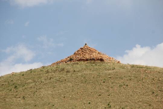 중국 내몽골 자치구 정란치의 상도 서낭당 돌탑.