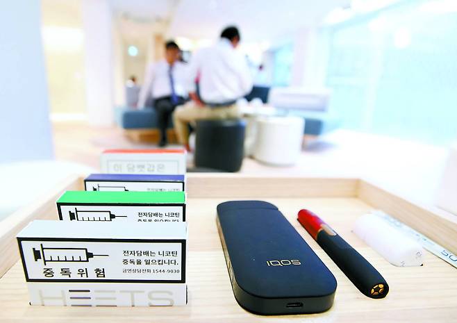 서울 시내 궐련형 전자담배 아이코스를 파는 매장 내부. [연합뉴스]