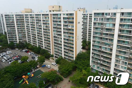 국내 최대 아파트 리모델링 개포동 대치2단지, '재건축' 급부상에 '내홍'