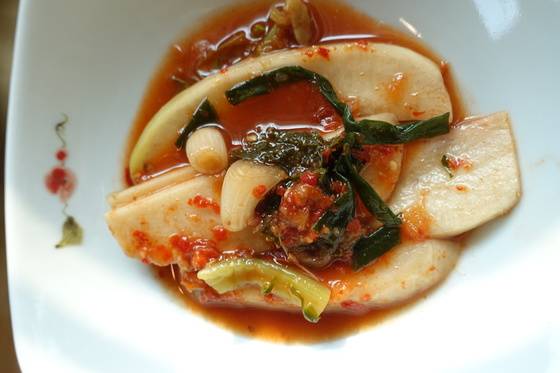 얇게 저민 총각김치