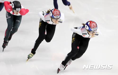 【서울=뉴시스】 심석희(왼쪽), 최민정