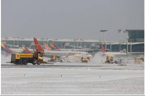 인천공항에서 제설작업 중인 특수차량. [사진 인천공항공사]