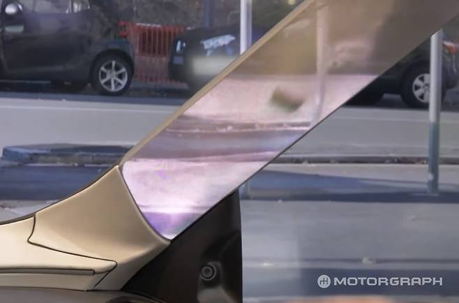 기아차가 2018 CES에서 선보인 투명 A필라. 저속에서 운전자의 사각지대를 없애준다