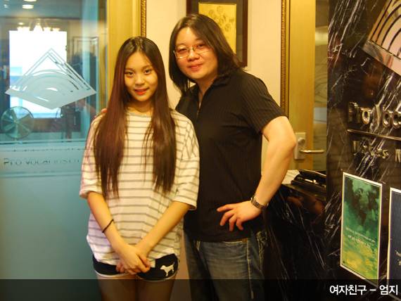 신인 걸그룹에서 인기 걸그룹으로 성장한 ‘여자친구’ 는 전기영 PVI 대표로부터 보컬 트레이닝을 받았다.