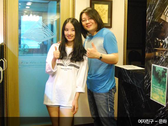 신인 걸그룹에서 인기 걸그룹으로 성장한 ‘여자친구’ 는 전기영 PVI 대표로부터 보컬 트레이닝을 받았다.