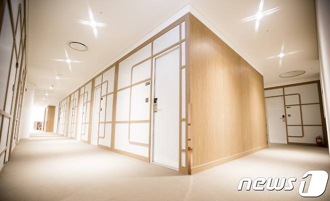 한옥에서 모티브를 따온 캡슐호텔(인천국제공항공사 제공)© News1