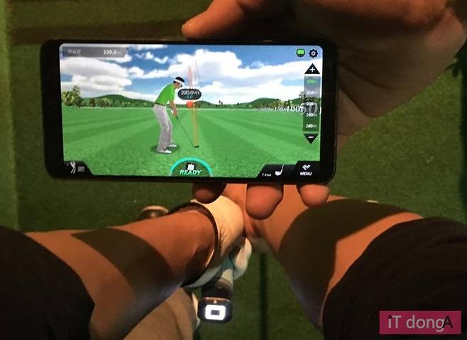 앱 화면을 보며 센서가 12시 방향에 맞춰지도록 어드레스 자세를 취한다