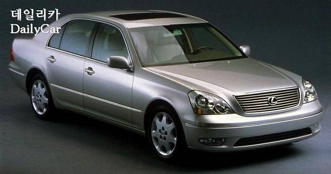 렉서스 LS (가장 보수적인 인상이었던 2001년형 3세대)