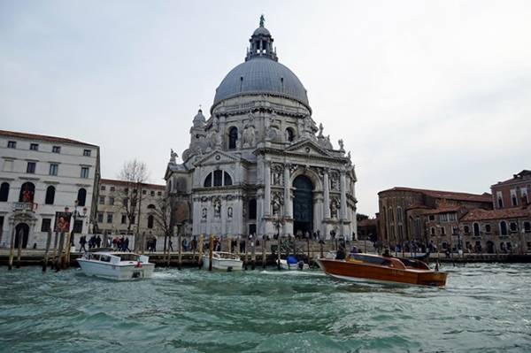 산타마리아 델라 살루테 성당. 바로크 양식의 교회이며 1630년 유행한 페스트로부터 이 도시를 구원한 것에 대한 감사의 표시로 지어졌다. ⓒMK스타일