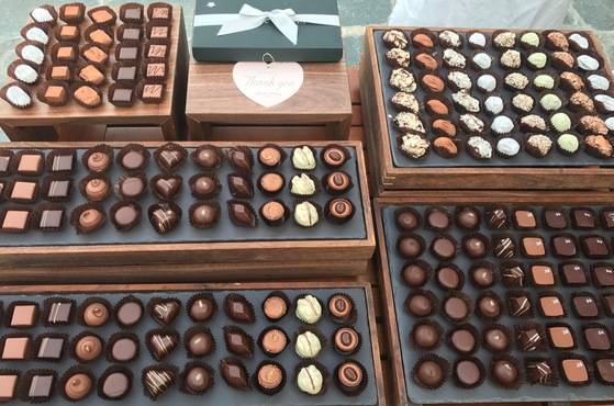 벨기에에서 초콜릿을 배운 고영주 대표가 이끄는 카카오봄은 지난해 6월 10~17일 한국을 공식 방문한 벨기에 아스트리드 공주를 위한 만찬에 초콜릿을 공급했다.