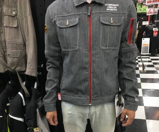 이건 무슨 스타일이라고 해야될까요? 예쁜 듯 남다른 듯 잘 모르겠는!