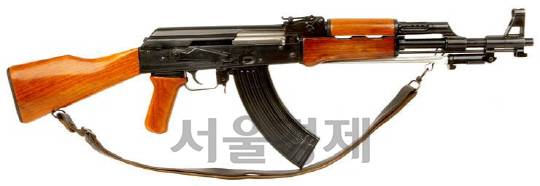 중국의 56식 자동보총. 총열에 접이식 창이 달려 있다. 백병전에서 효과가 뛰어나다고 알려졌으나 평소 관리에 위험이 따른다는 단점도 있다.