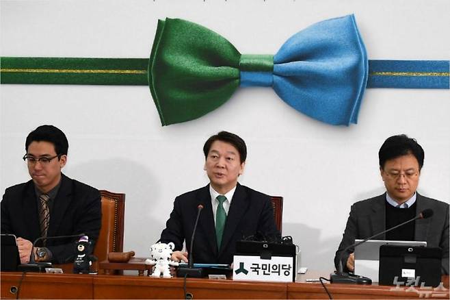 29일 서울 여의도 국회에서 열린 국민의당 최고위원회의에서 안철수 대표가 모두발언을 하고 있다. 박종민기자