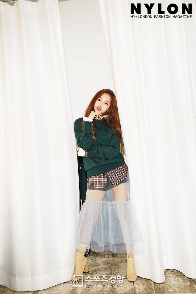 가수 크리샤츄 화보. 사진 나일론 코리아