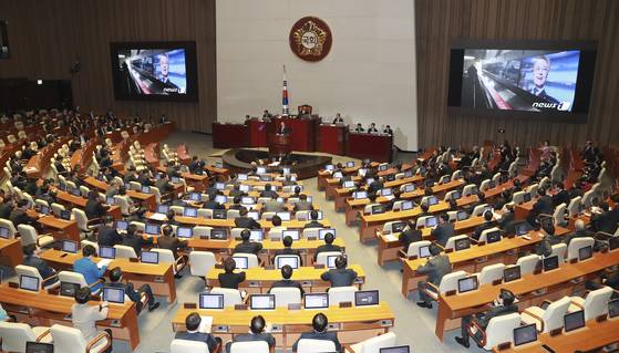 김성태 자유한국당 원내대표가 1일 국회 본회의장에서 교섭단체 대표 연설을 하고 있다. 임현동 기자