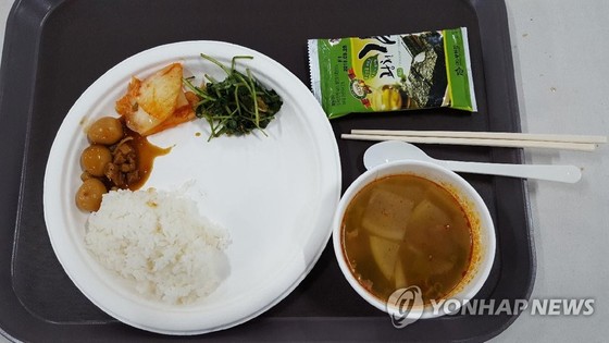 지난달 30일 평창올림픽 셔틀버스 기사들에게 제공된 식사. [연합뉴스]