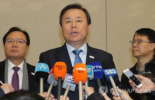 로잔 회의 결과 설명하는 도종환 장관 [연합뉴스 사진자료]