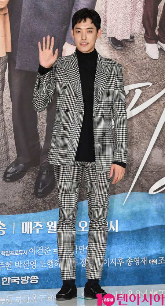 배우 정헌이 6일 오후 서울 영등포구 타임스퀘어 아모리스홀에서 열린 KBS2 TV소설 ‘파도야 파도야’(극본 이현재 이향원, 연출 이덕건) 제작발표회에 참석하고 있다.