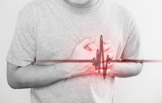 심장 통증을 호소하는 남성
