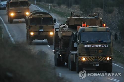 시리아 영토로 진격하는 터키 지상군[AP=연합뉴스 자료사진]