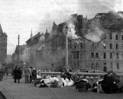 연합국 드레스덴 폭격의 '유탄'을 맞은 1945년 2월의 체코 프라하.