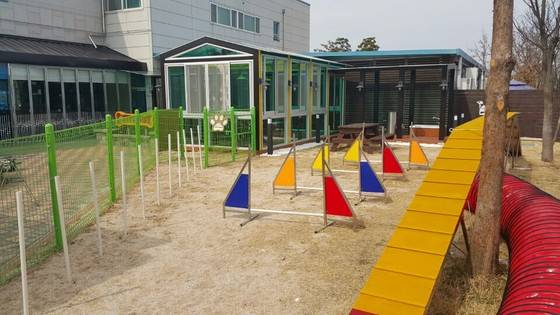 오수의 개 전설이 전해오는 지역이어서 오수휴게소는 펫 테마파크를 꾸몄다. [사진 한국도로공사]