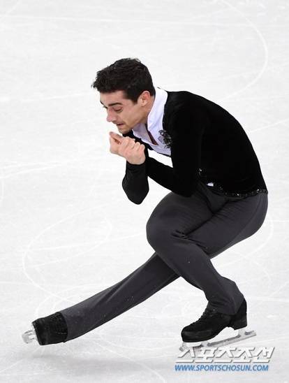 16일 평창 동계올림픽 남자 피겨스케이팅 쇼트 프로그램 경기에서 스페인 하비에르 페르난데스가 연기를 펼치고 있다. /스포츠조선