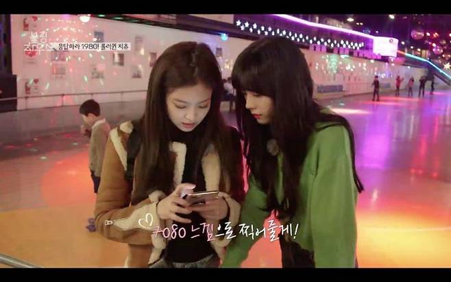 지수, 제니가 '붐바야' 셀프 뮤직비디오를 찍는다. YG엔터테인먼트 제공
