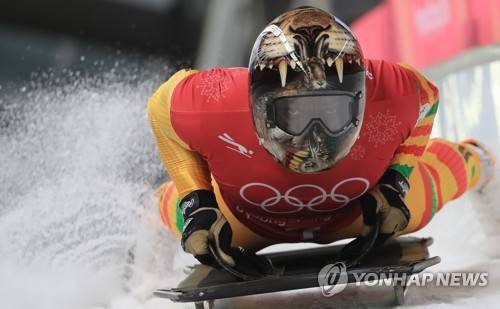[올림픽]프림퐁의 평창도전 (평창=연합뉴스) 서명곤 기자 = 14일 오후 강원도 평창군 슬라이딩센터에서 가나스켈레톤 대표 아콰시 프림퐁이 훈련을 하고 있다.  2018.2.14      seephoto@yna.co.kr