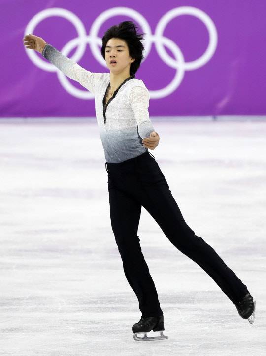 17일 강릉 아이스아레나에서 열린 2018 평창동계올림픽 피겨 남자 싱글 프리스케이팅에서 한국의 차준환이 연기를 하고 있다. <연합뉴스>