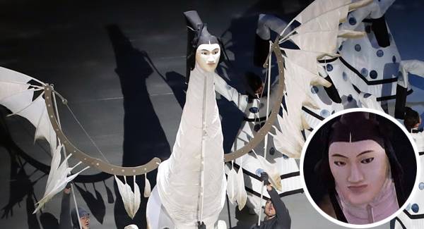 평창올림픽 개회식에 등장한 인면조. 원 안은 인면조의 얼굴. /사진=연합뉴스